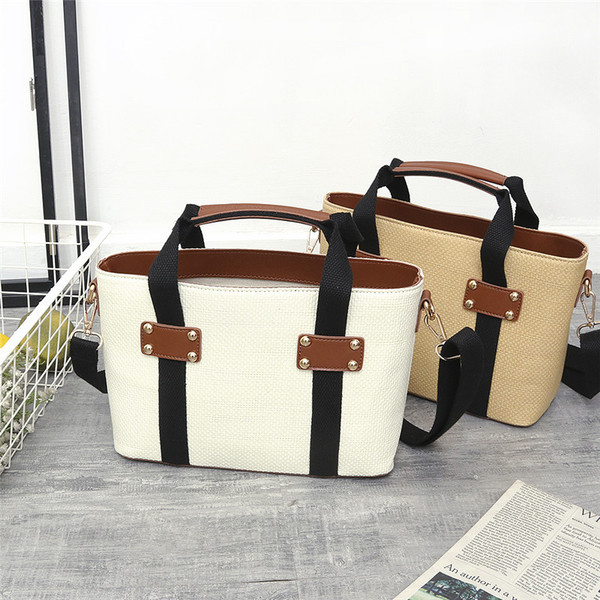 Стилна дамска чанта с елементи от еко кожа и метални нитове