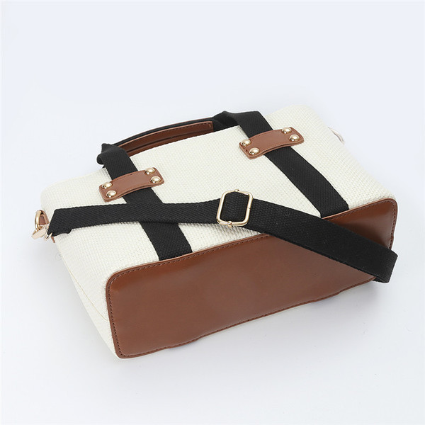 Стилна дамска чанта с елементи от еко кожа и метални нитове