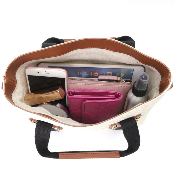 Стилна дамска чанта с елементи от еко кожа и метални нитове