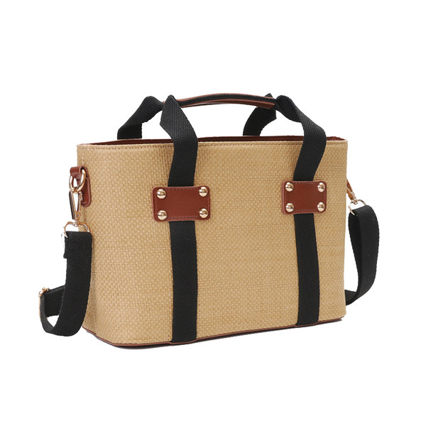 Стилна дамска чанта с елементи от еко кожа и метални нитове