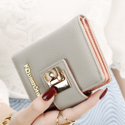 Дамски портфейл в няколко цвята с метален надпис и интересна закопчалка