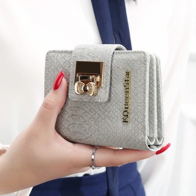 Дамски портфейл в няколко цвята с метален надпис и интересна закопчалка