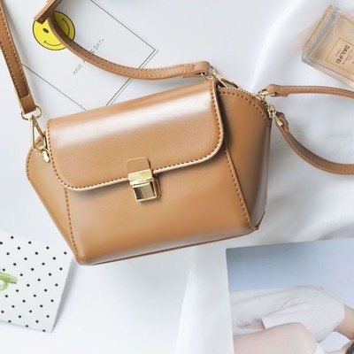 Geanta curata dama in mai multe culori cu buzunar la spate