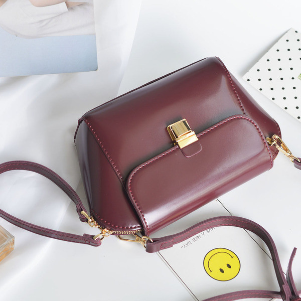 Geanta curata dama in mai multe culori cu buzunar la spate