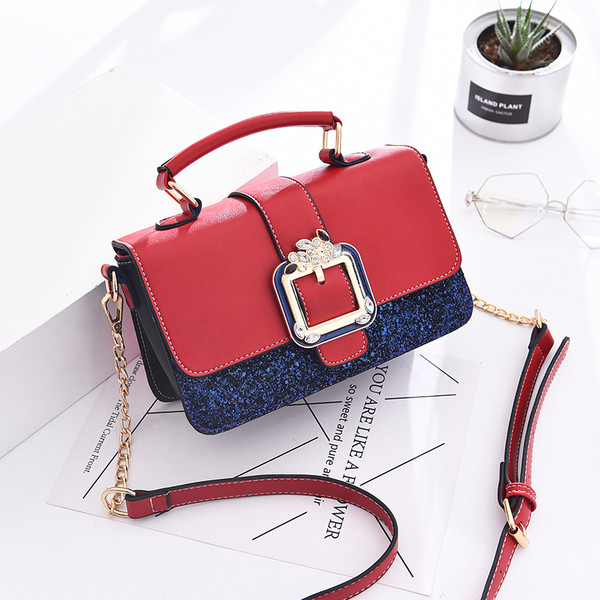 Geantă mică și elegantă de damă, cu cataramă decorativă