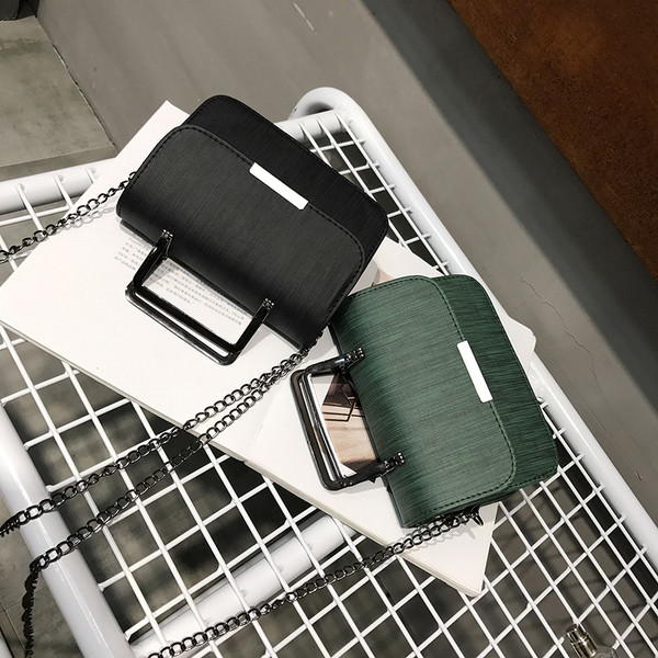 Geanta mica moderna de dama in culori inchise