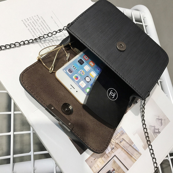 Geanta mica moderna de dama in culori inchise