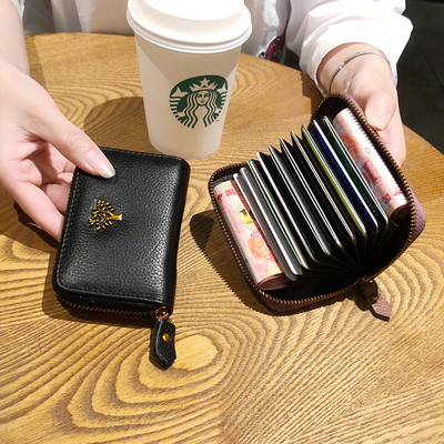 Μικρό γυναικείο πορτοφόλι με φερμουάρ και μεταλλική διακόσμηση