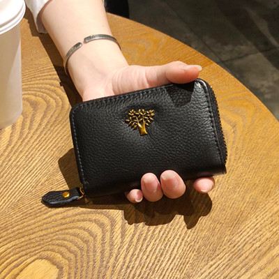 Малък дамски портфейл с цип и метална декорация