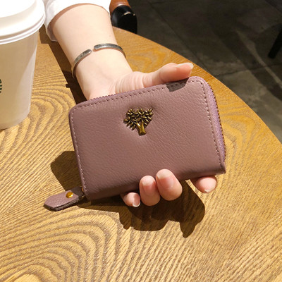 Малък дамски портфейл с цип и метална декорация