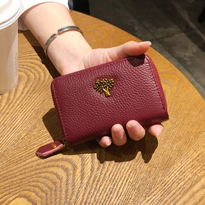 Малък дамски портфейл с цип и метална декорация