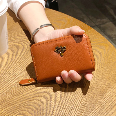 Малък дамски портфейл с цип и метална декорация