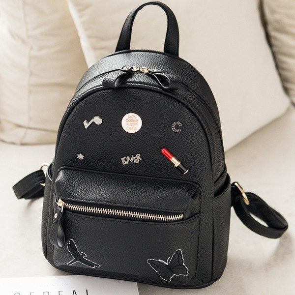 Дамска раница в черен цвят с апликации