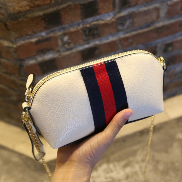 Portofel de dama modern cu fermoar si lant lung