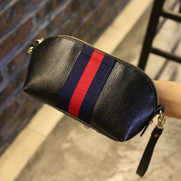 Portofel de dama modern cu fermoar si lant lung