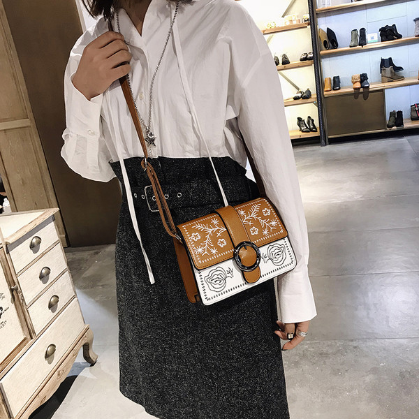 Geanta de dama mica moderna cu broderie