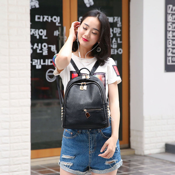 Rucsac elegant de damă cu ochiuri în negru