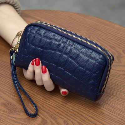 Portofel de dama modern cu fermoar si ciucuri