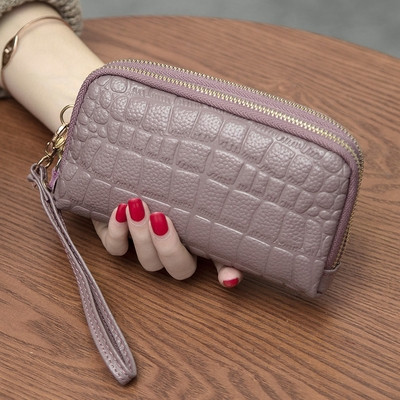 Portofel de dama modern cu fermoar si ciucuri