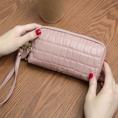 Portofel de dama modern cu fermoar si ciucuri