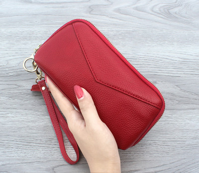 Красив дамски портфейл с флорални мотиви и пискюл в няколко цвята