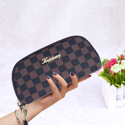 Модерен дамски голям портфейл с цип и метален надпис в различни цветове