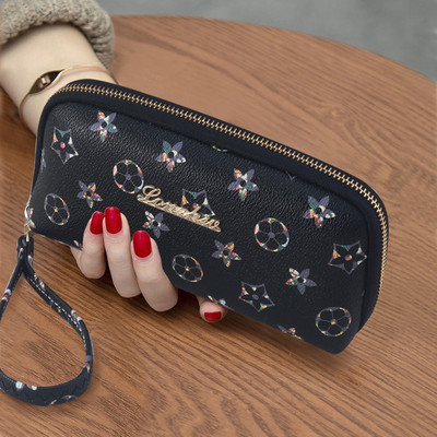 Модерен дамски голям портфейл с цип и метален надпис в различни цветове