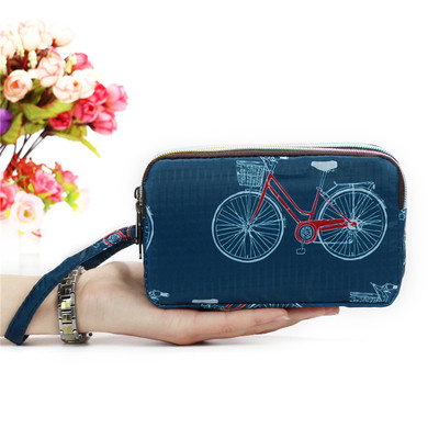 Голям дамски портфейл с различна цветна щампа