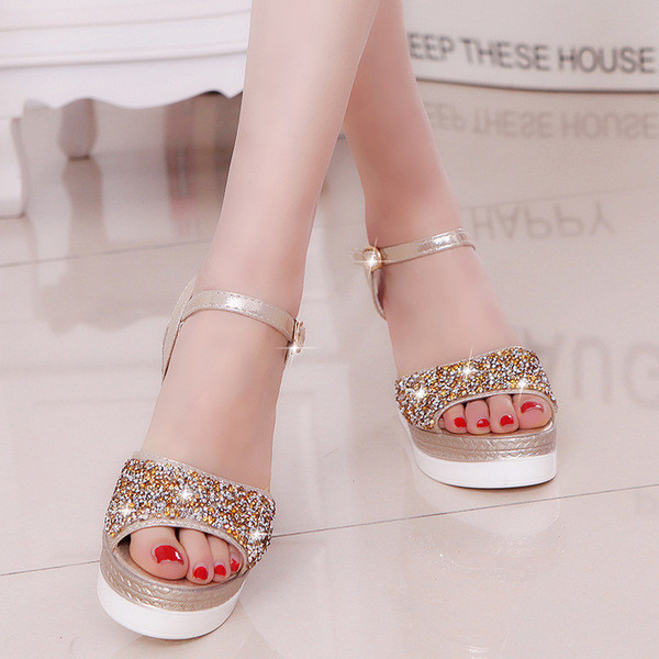 Удобни дамски сандали на 10 см платформа с дкорация камъни в златист и сребрист цвят