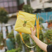 Дамска малка чанта в няколко цвята с бродерия