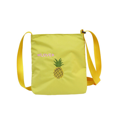 Дамска малка чанта в няколко цвята с бродерия