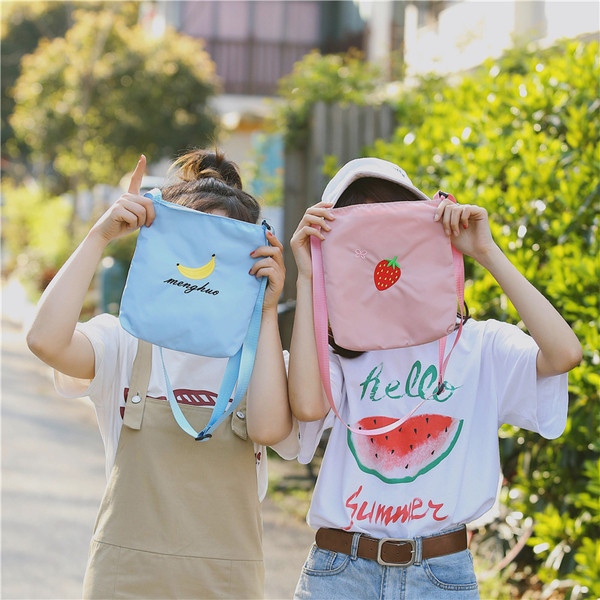 Дамска малка чанта в няколко цвята с бродерия