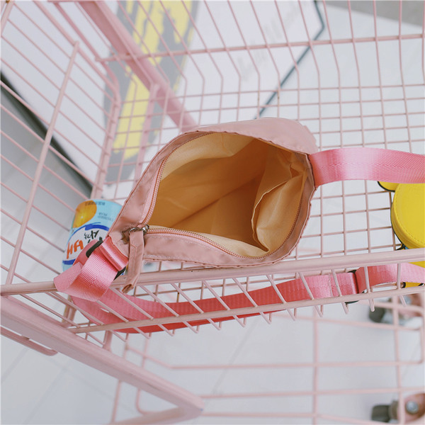 Дамска малка чанта в няколко цвята с бродерия