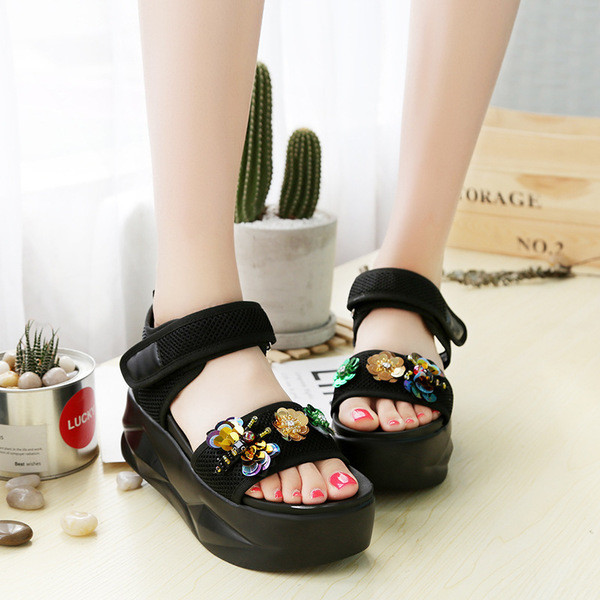 Sandale casual dama cu autocolante si pietre decorative si paiete in alb si negru