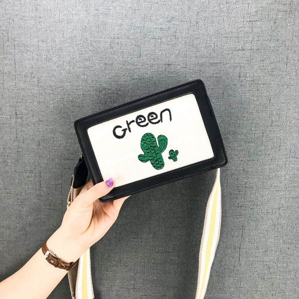 Geanta mini de dama cu broderie si maner lung reglabil