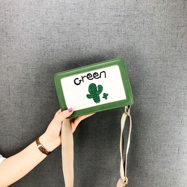 Geanta mini de dama cu broderie si maner lung reglabil