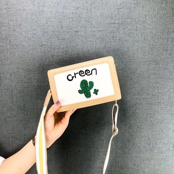 Geanta mini de dama cu broderie si maner lung reglabil