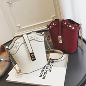 Дамска стилна чанта в няколко цвята с декоративни перли