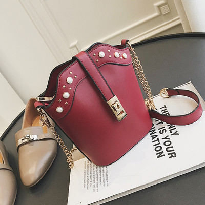 Дамска стилна чанта в няколко цвята с декоративни перли