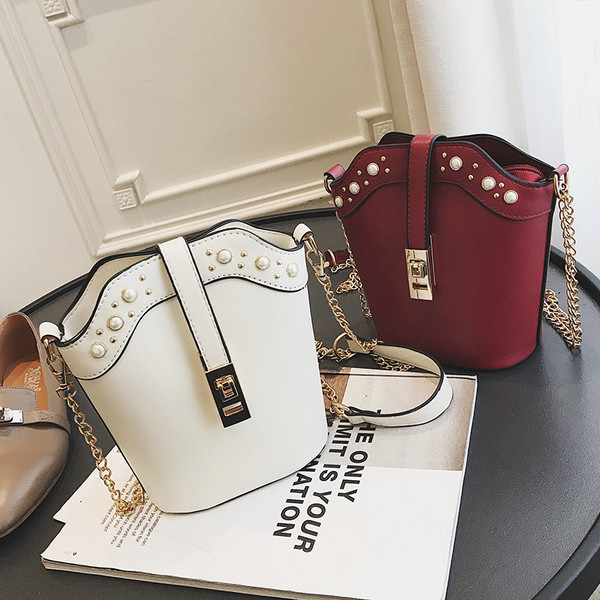 Дамска стилна чанта в няколко цвята с декоративни перли