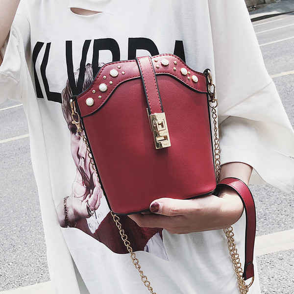 Дамска стилна чанта в няколко цвята с декоративни перли