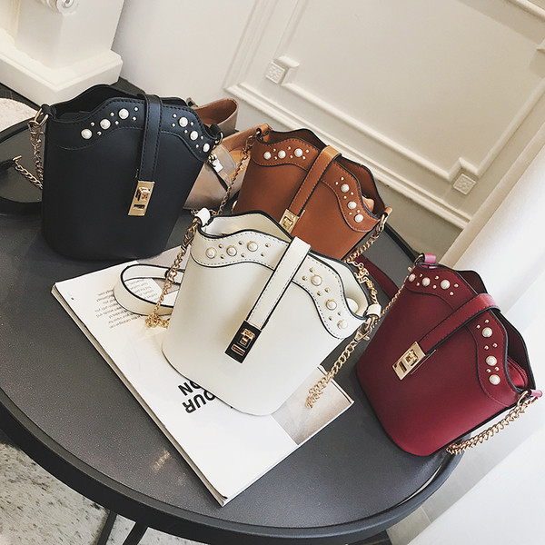 Дамска стилна чанта в няколко цвята с декоративни перли