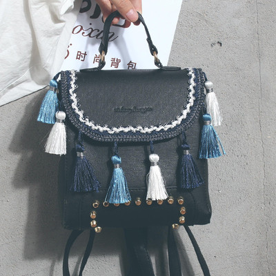 Дамска раница в четири цвята с пискюли и капси