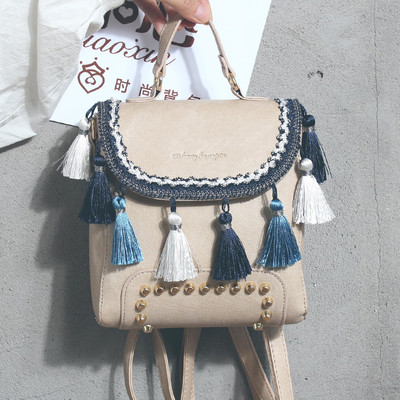 Дамска раница в четири цвята с пискюли и капси