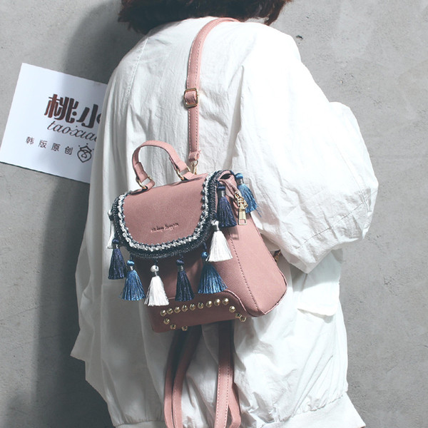 Дамска раница в четири цвята с пискюли и капси