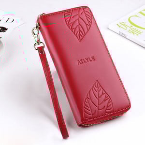 Голям дамски портфейл с флорални мотиви в няколко цвята