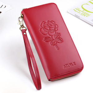 Голям дамски портфейл с флорални мотиви в няколко цвята