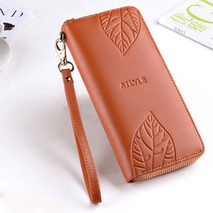 Голям дамски портфейл с флорални мотиви в няколко цвята