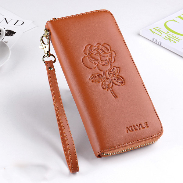 Голям дамски портфейл с флорални мотиви в няколко цвята