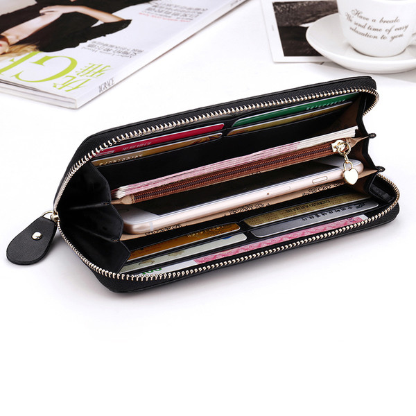 Голям дамски портфейл с флорални мотиви в няколко цвята